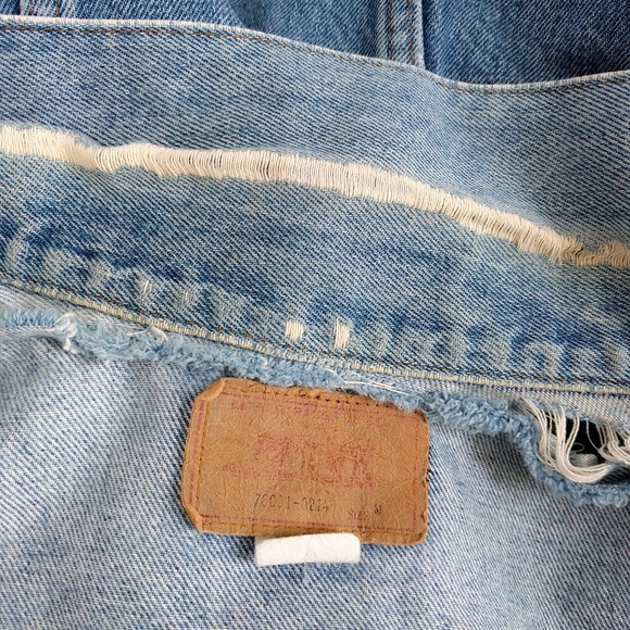Vtg Levis Embroidered Rose Trim Jean Denim Jacket - Picture 7 of 7